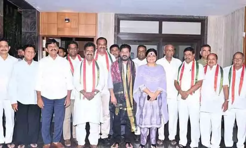 ബി.ആർ.എസിന് കനത്ത തിരിച്ചടി; ആറ് എം.എൽ.സിമാർ കോൺഗ്രസിൽ ചേർന്നു