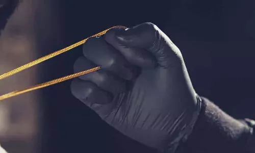 കോഴിക്കോട്ട് വയോധികയുടെ ആഭരണം കവർന്ന് വഴിയിൽ തള്ളി ഓട്ടോ ഡ്രൈവർ