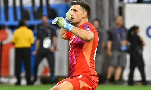 നേരിട്ടത് 24 പെനാൽറ്റി കിക്കുകൾ, വലയിൽ കയറിയത് പകുതി മാ​ത്രം; പകരം വെക്കാനില്ലാത്ത എമി ബ്രില്ല്യൻസ്