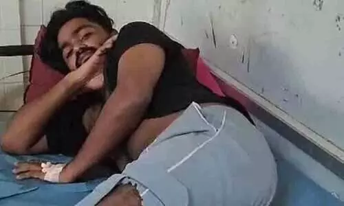 സാധനങ്ങൾ ഇറക്കുന്നതിനെച്ചൊല്ലി സി.ഐ.ടി.യുവുമായി തർക്കം; അക്രമം ഭയന്നോടിയ തൊഴിലാളിക്ക് കെട്ടിടത്തിൽ നിന്ന് വീണ് ഗുരുതര പരിക്ക് സാധനങ്ങൾ ഇറക്കുന്നതിനെച്ചൊല്ലി സി.ഐ.ടി.യുവുമായി തർക്കം; അക്രമം ഭയന്നോടിയ തൊഴിലാളിക്ക് കെട്ടിടത്തിൽ നിന്ന് വീണ് ഗുരുതര പരിക്ക്