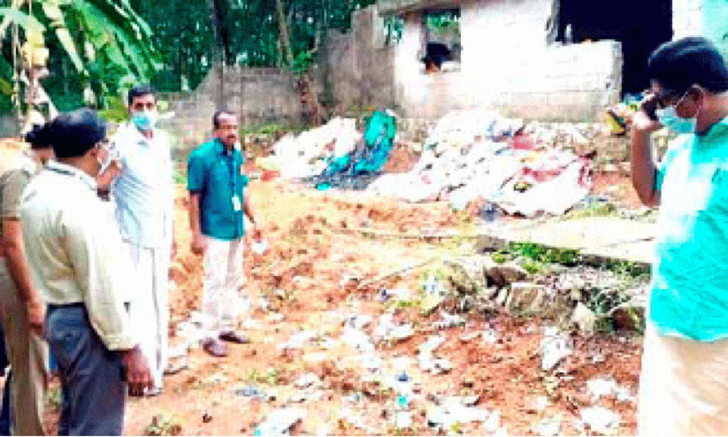 അധികൃതർ പരിശോധിച്ച്​ മടങ്ങി; സ്ഥലംഉടമ മാലിന്യം മണ്ണിട്ട്​ മൂടി
