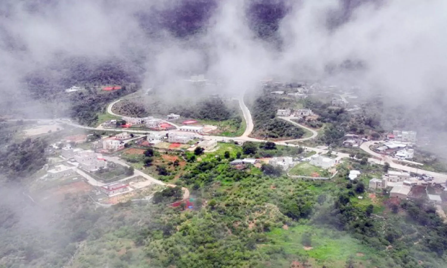 ഖ​രീ​ഫ്​ സ​ഞ്ചാ​രി​കളെ മാ​ടി​വി​ളി​ച്ച്​ ധാ​ൽ​കൂ​ത്ത്