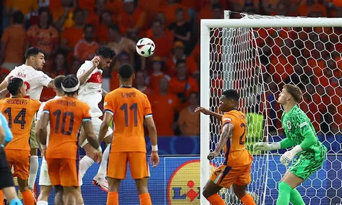 ഡച്ച് വല തുളച്ച് മിന്നൽ ഹെഡർ; ലീഡ് പിടിച്ച് തുർക്കിയ