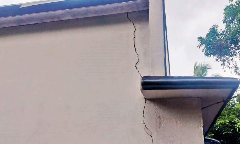 ക്വാറി പ്രവർത്തനം: മരക്കടവ് ഡിപ്പോ പ്രദേശത്തെ വീടുകൾ ഭീഷണിയിൽ