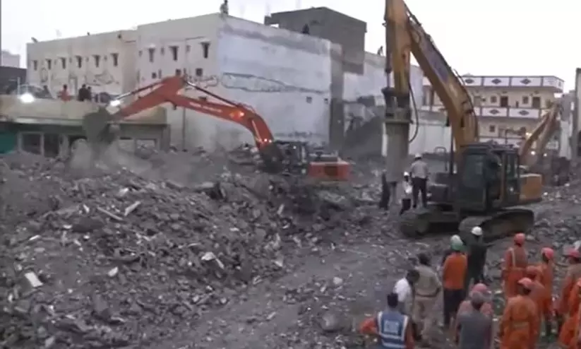 സൂറത്തിൽ അഞ്ചുനില കെട്ടിടം തകർന്ന് വീണ് ഏഴ് മരണം