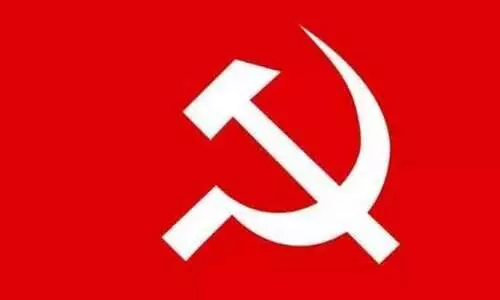 പി.എസ്.സി അംഗത്വം വാഗ്ദാനം ചെയ്ത് കോഴിക്കോട്ടെ സി.പി.എം യുവജന നേതാവ് 22 ലക്ഷം കോഴ വാങ്ങിയെന്ന് പരാതി പി.എസ്.സി അംഗത്വം വാഗ്ദാനം ചെയ്ത് കോഴിക്കോട്ടെ സി.പി.എം യുവജന നേതാവ് 22 ലക്ഷം കോഴ വാങ്ങിയെന്ന് പരാതി