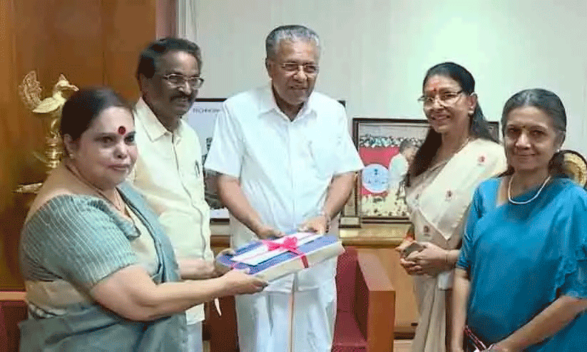 ഹേമ കമ്മിറ്റി റിപ്പോർട്ട് പുറത്താവുന്നു, പരമ‘രഹസ്യ’ങ്ങൾ; മുൾമുനയിൽ സിനിമലോകം ഹേമ കമ്മിറ്റി റിപ്പോർട്ട് പുറത്താവുന്നു, പരമ‘രഹസ്യ’ങ്ങൾ; മുൾമുനയിൽ സിനിമലോകം