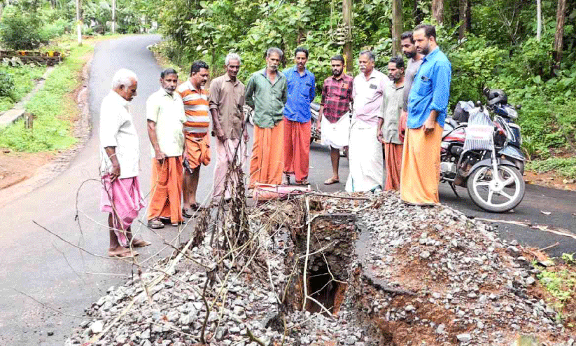 പൈപ്പ് പൊട്ടി;  കുടിവെള്ളം മുട്ടി നാട്ടുകാർ