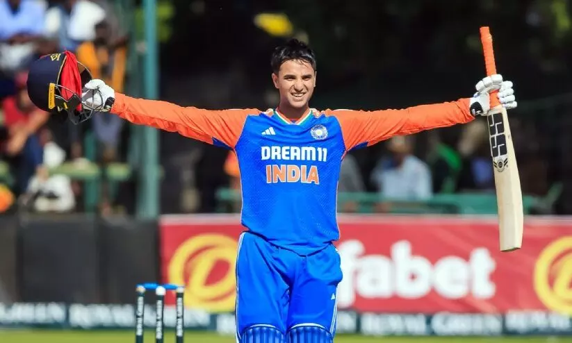 50ൽനിന്ന് 100ൽ എത്താൻ വേണ്ടിവന്നത് 13 പന്ത്..! സെഞ്ച്വറി നേടാൻ അഭിഷേക് ഉപയോഗിച്ചത് മറ്റൊരാളുടെ ബാറ്റ്