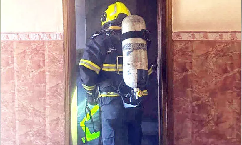 ബഹ്ലയിൽ വീടിന് തീപിടിച്ചു ബഹ്ലയിൽ വീടിന് തീപിടിച്ചു