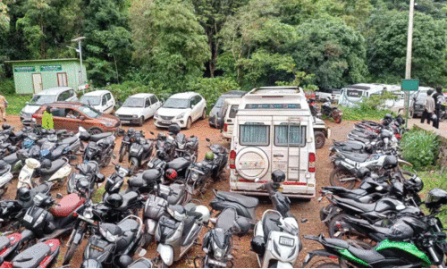 റാ​ണി​പു​ര​ത്ത് സ​ഞ്ചാ​രി​ക​ളു​ടെ ഒ​ഴു​ക്ക്