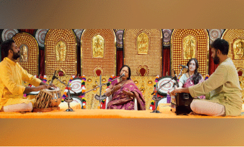 ഹിന്ദുസ്ഥാനി രാഗങ്ങളുടെ ചാരുതയോടെ സംഗീത രാവുകൾക്ക് കൊടിയിറക്കം