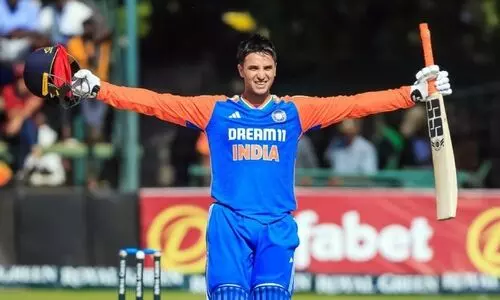 50ൽനിന്ന് 100ൽ എത്താൻ വേണ്ടിവന്നത് 13 പന്ത്..! സെഞ്ച്വറി നേടാൻ അഭിഷേക് ഉപയോഗിച്ചത് മറ്റൊരാളുടെ ബാറ്റ്