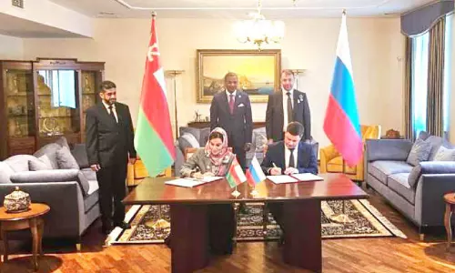 സ്റ്റു​ഡ​ന്‍റ് എ​ക്‌​സ്‌​ചേ​ഞ്ച് പ്രോ​ഗ്രാം: സു​ൽ​​ത്താ​ൻ ഖാ​ബൂ​സ്-​സെ​ന്‍റ് പീ​റ്റേ​ഴ്‌​സ്ബ​ർ​ഗ് യൂ​നി​വേ​ഴ്‌​സി​റ്റി​ക​ൾ ക​രാ​ർ ഒ​പ്പു​വെ​ച്ചു