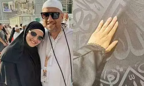 ജീവിതകാലം മുഴുവൻ ഓർത്തുവെക്കാനുള്ള മനോഹര യാത്ര; കഅ്ബ തൊടുന്ന ചിത്രം പങ്കുവെച്ച് സാനിയ