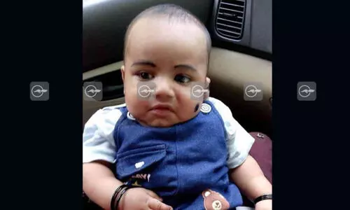 ബൈക്കപകടത്തിൽ റോഡിൽ വീണ ആറുമാസം പ്രായമുള്ള കുഞ്ഞ് മരിച്ചു