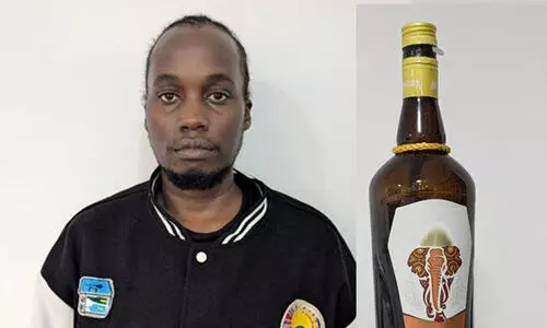 മ​ല​ദ്വാ​ര​ത്തി​ലും മ​ദ്യ​ക്കു​പ്പി​യി​ലു​മാ​യി 13 കോ​ടി​യു​ടെ മ​യ​ക്കു​മ​രു​ന്ന് കടത്ത്; നെടുമ്പാശ്ശേരിയിൽ കെനിയക്കാരൻ പിടിയിൽ