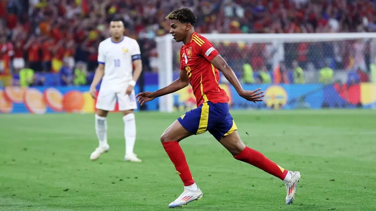 യൂറോ കപ്പിൽ ചരിത്രം കുറിച്ച് ലമീൻ യമാൽ; ഗോൾ നേടുന്ന പ്രായം കുറഞ്ഞ താരം