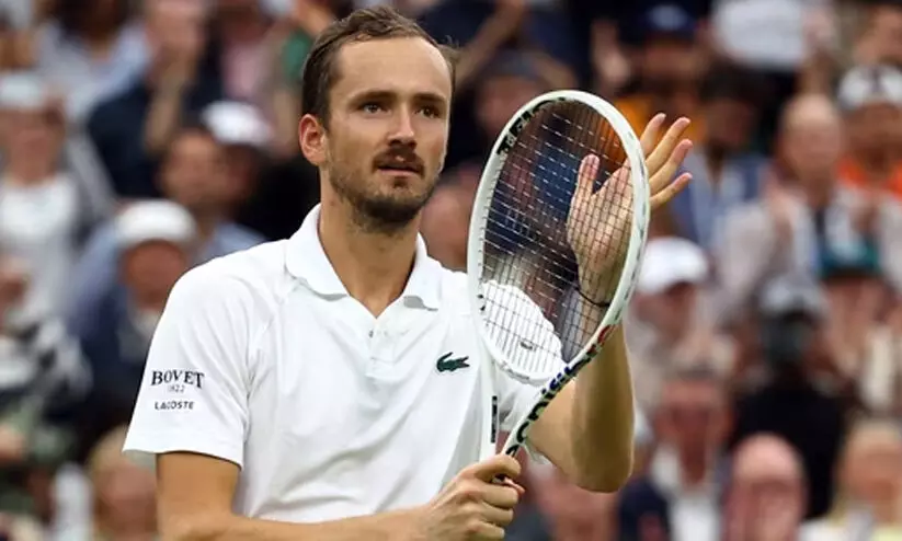 വിംബിൾഡണിൽ സിന്നർക്ക് മടക്ക ടിക്കറ്റ് നൽകി മെദ്വദേവ് സെമിയിൽ വിംബിൾഡണിൽ സിന്നർക്ക് മടക്ക ടിക്കറ്റ് നൽകി മെദ്വദേവ് സെമിയിൽ