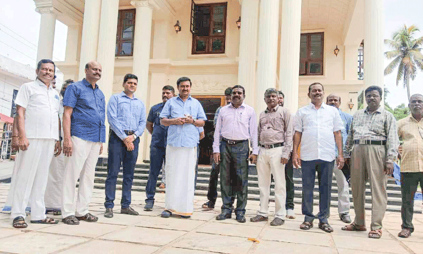 Thantai Periyor Memorial