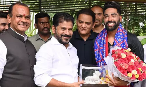 ലോകകപ്പ് നേട്ടം; മുഹമ്മദ് സിറാജിന് വീടും ജോലിയും നൽകുമെന്ന് തെലങ്കാന സർക്കാർ