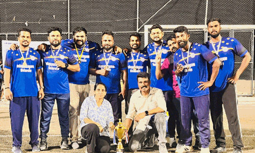 ജേ​താ​ക്ക​ളാ​യ  കൊ​മ്പ​ൻ​സ് കാ​ല​ടി ടീം