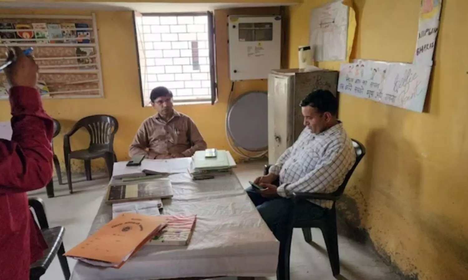 പ്രവൃത്തി സമയത്ത് കാൻഡി ക്രഷ് കളിച്ചു; യു.പിയിൽ സ്കൂൾ അധ്യാപകന് സസ്പെൻഷൻ