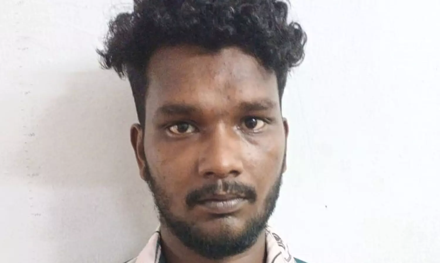 ഹെൽമറ്റ് ധരിച്ച് 60,000 രൂപയുടെ മദ്യം ബിവറേജസിൽനിന്ന് മോഷ്ടിച്ച യുവാവ് പിടിയിൽ