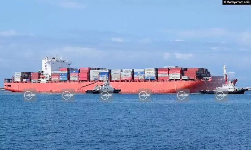 സ്വപ്നം യാഥാർഥ്യമാക്കി വിഴിഞ്ഞം; ആദ്യ മദർഷിപ്പ് തുറമുഖം തൊട്ടു സ്വപ്നം യാഥാർഥ്യമാക്കി വിഴിഞ്ഞം; ആദ്യ മദർഷിപ്പ് തുറമുഖം തൊട്ടു