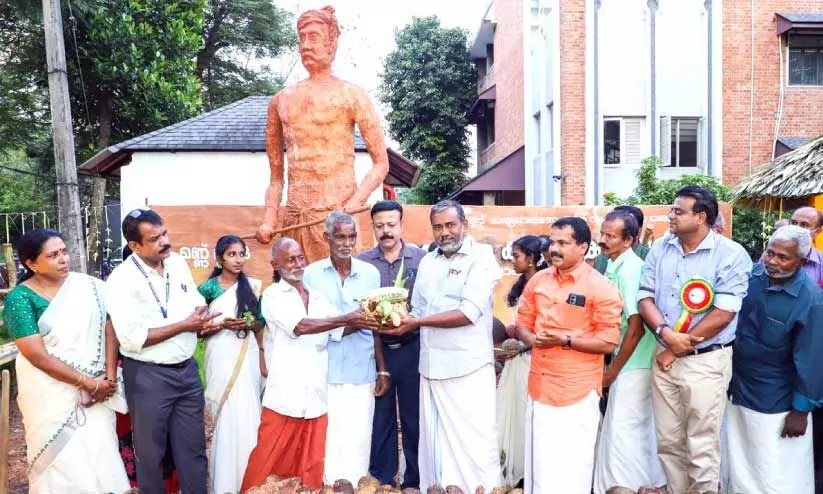 കൃഷി മന്ത്രി പി. പ്രസാദിന്റെ നേതൃത്വത്തിൽ നടന്ന മണ്ണ് സംരക്ഷണ പ്രവർത്തനങ്ങളിൽ ഒന്ന് കൃഷി മന്ത്രി പി. പ്രസാദിന്റെ നേതൃത്വത്തിൽ നടന്ന മണ്ണ് സംരക്ഷണ പ്രവർത്തനങ്ങളിൽ ഒന്ന്