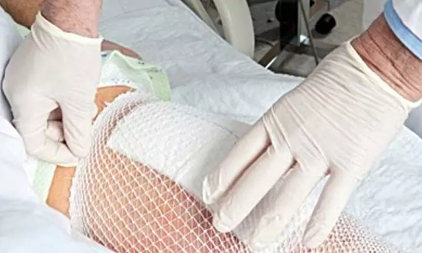 ചർമ രോഗത്തിനുള്ള ബാൻഡേജ് വിതരണം നിർത്തിയതിന് യു.എസ് നഷ്ടപരിഹാരം നൽകണമെന്ന് ഇറാൻ കോടതി ചർമ രോഗത്തിനുള്ള ബാൻഡേജ് വിതരണം നിർത്തിയതിന് യു.എസ് നഷ്ടപരിഹാരം നൽകണമെന്ന് ഇറാൻ കോടതി