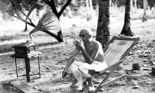 ജ​ബ് ചാ​ന്ദ് മേ​രാ നി​ക​ലാ...  വി​ഷാ​ദ​മ​ധു​ര മോ​ഹ​ന​ഗാ​നം