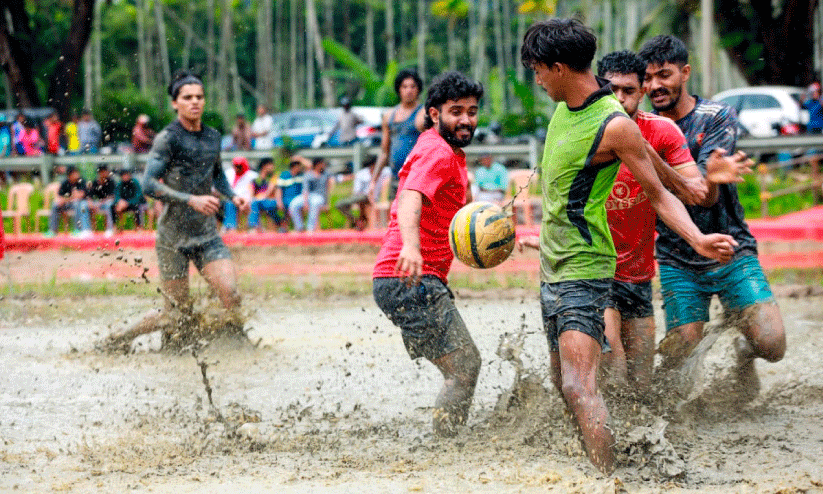 മഡ് ഫെസ്റ്റ്; കാക്കവയൽ വേദിയിലെ പരിപാടികൾക്ക് തുടക്കം മഡ് ഫെസ്റ്റ്; കാക്കവയൽ വേദിയിലെ പരിപാടികൾക്ക് തുടക്കം
