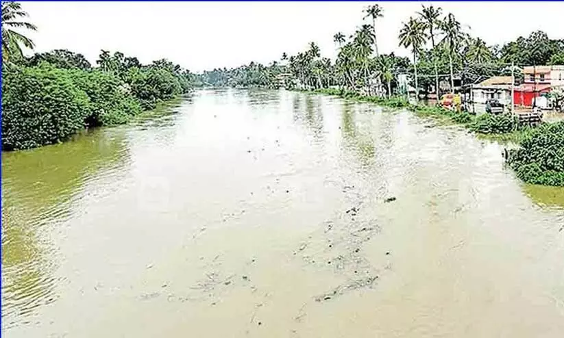മീനച്ചിലാറ്റിലെ വെള്ളപ്പൊക്കം: വാഗമൺ ടണലിലെ മണൽ നീക്കി മീനച്ചിലാറ്റിലെ വെള്ളപ്പൊക്കം: വാഗമൺ ടണലിലെ മണൽ നീക്കി
