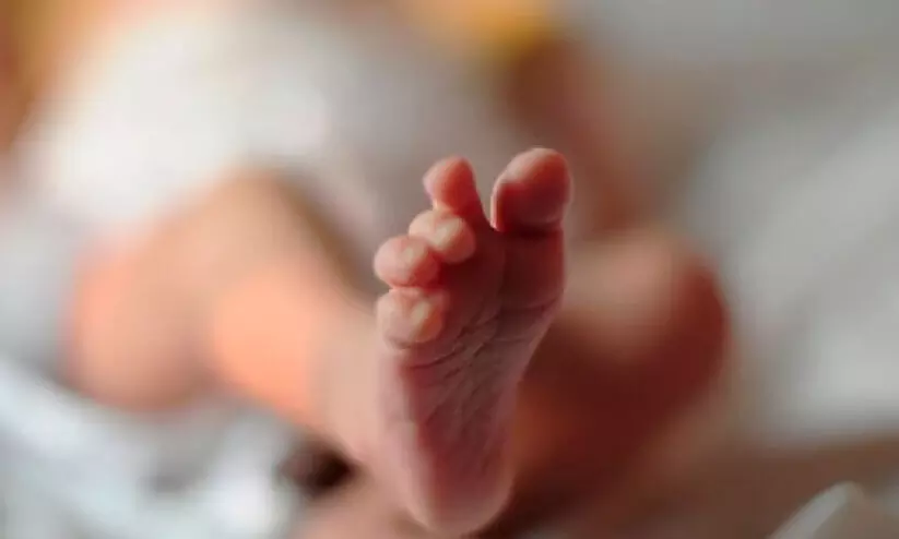 ഭർത്താവ് കൈക്കുഞ്ഞുമായി കടന്നുകളഞ്ഞെന്ന് ഭാര്യയുടെ പരാതി ഭർത്താവ് കൈക്കുഞ്ഞുമായി കടന്നുകളഞ്ഞെന്ന് ഭാര്യയുടെ പരാതി