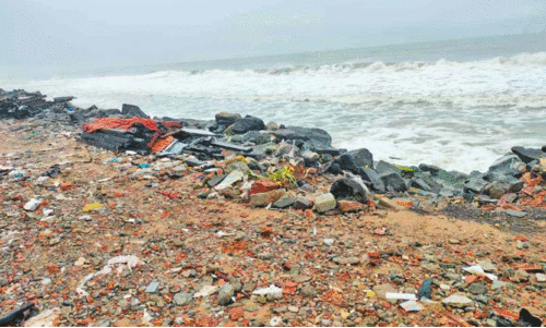 വേണം കസ്റ്റംസ് ബീച്ചിൽ കടൽ ഭിത്തി