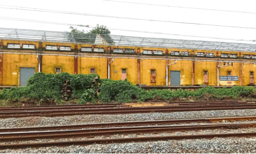 മ​ഴ​വെ​ള്ളം അ​ക​ത്ത്; പൊ​ളി​ച്ചു​നീ​ക്കി​യ എ​ഫ്.​സി.​ഐ ഗോ​ഡൗ​ണി​ന്റെ മേ​ൽ​ക്കൂ​ര പു​നഃ​സ്ഥാ​പി​ച്ചി​ല്ല