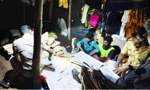 പുനലൂരിൽ 30 കിലോ കഞ്ചാവുമായി മൂന്നുപേർ പിടിയിൽ പുനലൂരിൽ 30 കിലോ കഞ്ചാവുമായി മൂന്നുപേർ പിടിയിൽ