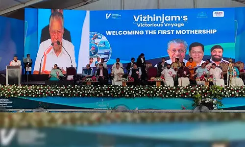 വിഴിഞ്ഞം തുറമുഖത്തിന്റെ ട്രയൽ റൺ ഉദ്ഘാടനം ചെയ്തു