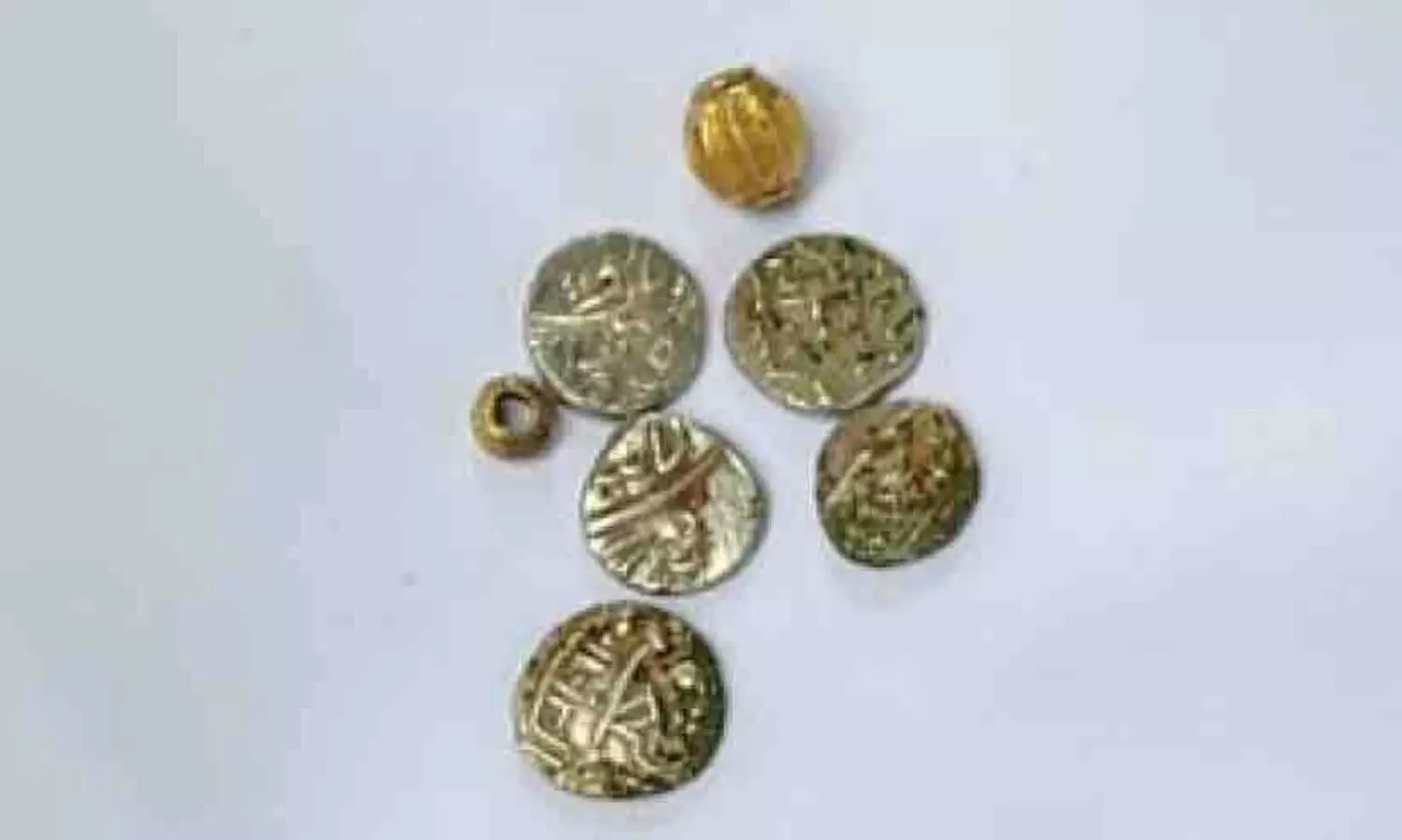 കണ്ണൂരിൽ രണ്ടാം ദിനവും നിധി; പുരാവസ്തു വകുപ്പ് അധികൃതർ നാളെയെത്തും