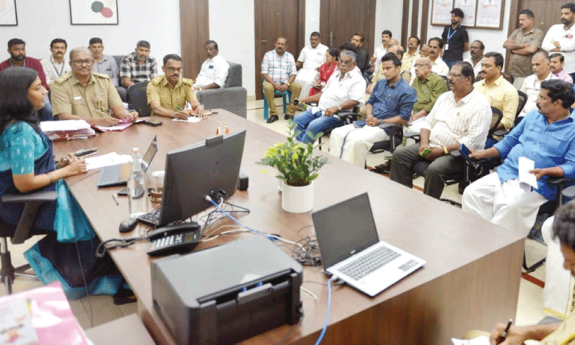 വിദ്യാർഥികളെ ഇറക്കിവിടരുത് -കലക്ടര് വിദ്യാർഥികളെ ഇറക്കിവിടരുത് -കലക്ടര്