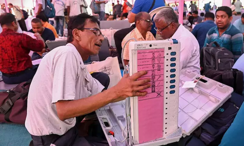 നിയമസഭ ഉപതെരഞ്ഞെടുപ്പ്: ഇൻഡ്യ സഖ്യത്തിന് വൻ മുന്നേറ്റം; 13ൽ 10ലും ലീഡ് ചെയ്യുന്നു നിയമസഭ ഉപതെരഞ്ഞെടുപ്പ്: ഇൻഡ്യ സഖ്യത്തിന് വൻ മുന്നേറ്റം; 13ൽ 10ലും ലീഡ് ചെയ്യുന്നു