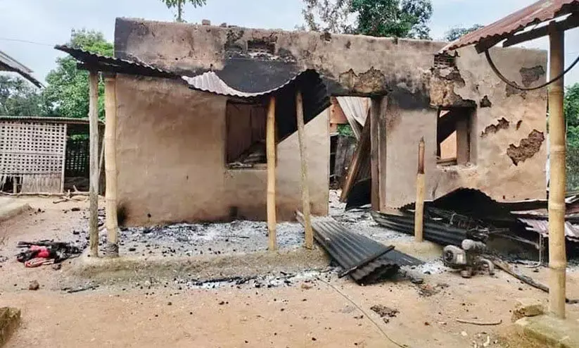 ത്രിപുരയിൽ ആദിവാസി യുവാവ് കൊല്ലപ്പെട്ടതിനെ തുടർന്ന് സംഘർഷം; കടകൾക്ക് തീയിട്ടു