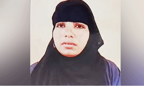 ഉ​ഡു​പ്പി ദേ​ശീ​യ​പാ​ത ഗു​ണ്ടാ​യി​സം: പ്ര​തി​ക്ക് സം​ര​ക്ഷ​ണം ന​ൽ​കി​യ യു​വ​തി അ​റ​സ്റ്റി​ൽ