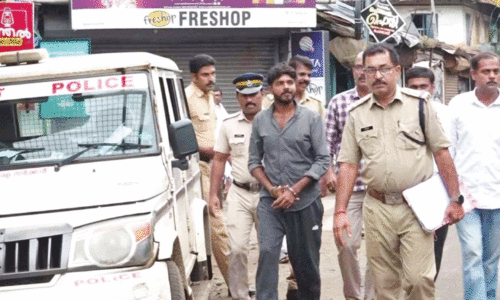 ക​ട​യു​ട​മ​യെ മ​ർ​ദി​ച്ച കേ​സ്: പൊ​ലീ​സ് തെ​ളി​വെ​ടു​ത്തു