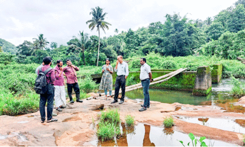 വെള്ളക്കയത്തെ നടപ്പാത പുനർനിർമിക്കാൻ നടപടി തുടങ്ങി വെള്ളക്കയത്തെ നടപ്പാത പുനർനിർമിക്കാൻ നടപടി തുടങ്ങി