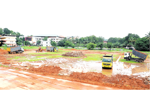 ഇഴഞ്ഞുനീങ്ങി ജില്ല സ്​റ്റേഡിയം നിർമാണം
