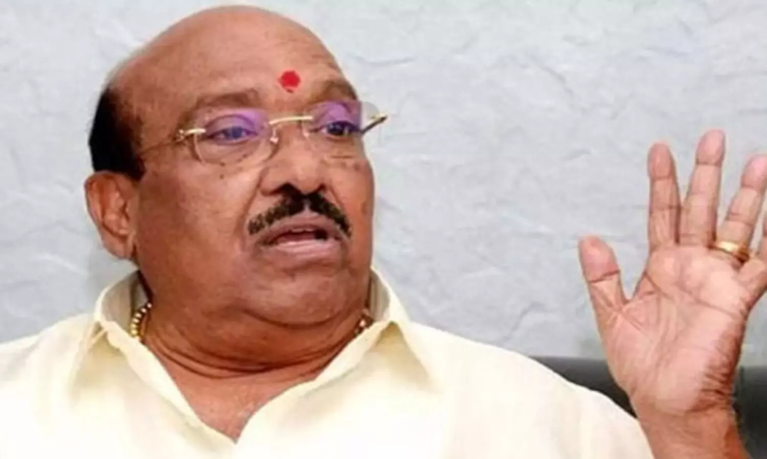 ഞാൻ കുമാരനാശാന്റെ കസേരയിൽ ഇരിക്കുന്ന ആളല്ല; കാവൽകാരൻ മാത്രമെന്ന് വെള്ളാപ്പള്ളി