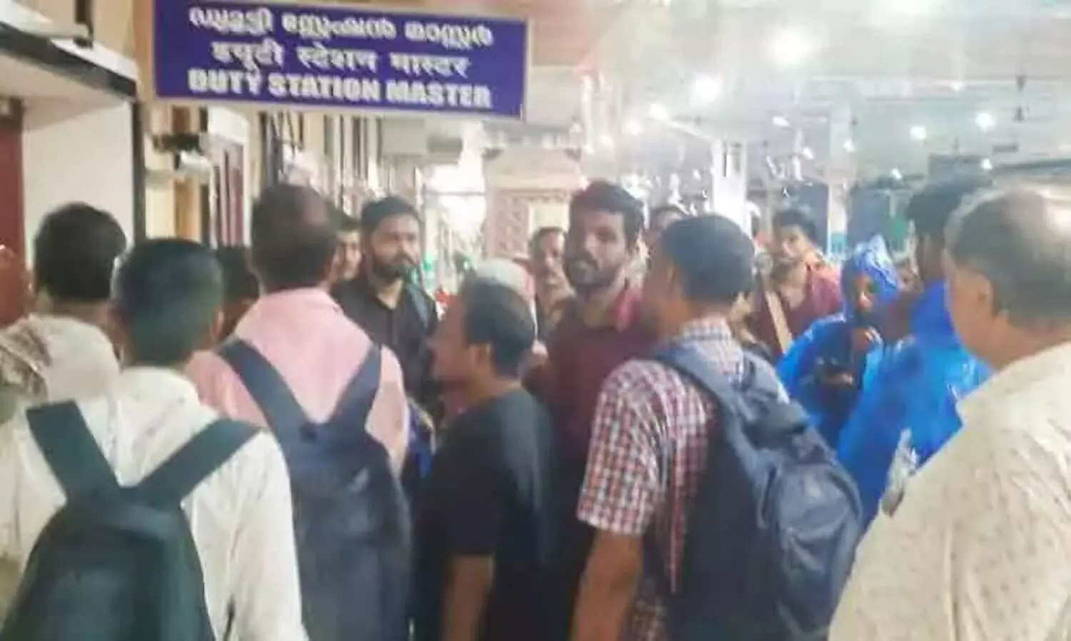 പയ്യോളിയിൽ നിർത്താതെ ട്രെയിൻ: ജീവനക്കാർക്കെതിരെ നടപടിയെന്ന് റെയിൽവേ