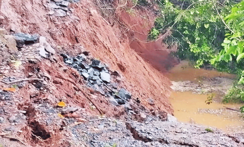 കരിങ്കല് ഭിത്തി കരിങ്കല് ഭിത്തി